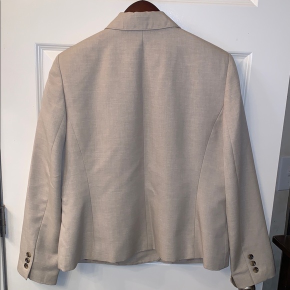 Kasper Classic Beige Blazer - Picture 3 of 6